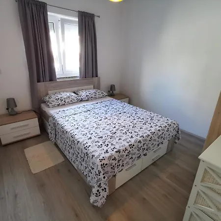 Apartment Frane *