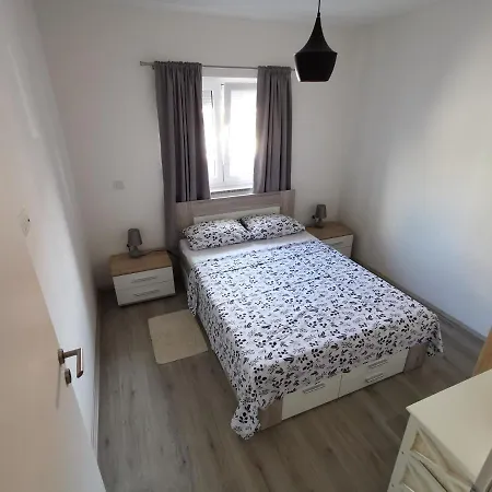 Apartment Frane